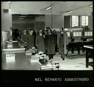 Giovanni Gronchi visita il Centro addestramento maestranze industriali