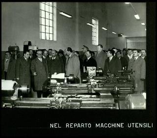 Giovanni Gronchi visita il Centro addestramento maestranze industriali