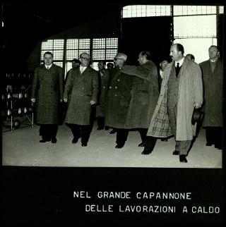 Giovanni Gronchi visita il Centro addestramento maestranze industriali