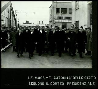 Giovanni Gronchi visita il Centro addestramento maestranze industriali