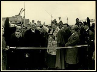 Giovanni Gronchi partecipa all'inaugurazione del grande bacino di carenaggio della Società esercizio bacini napoletani