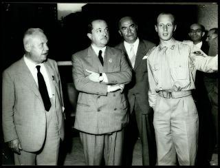 Giovanni Gronchi partecipa alla rassegna internazionale elettronica, nucleare e teleradiocinematografica tenutasi al Palazzo dei Congressi di Roma EUR dal 28 giugno al 15 luglio 1956