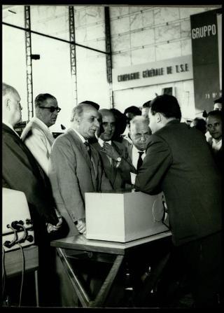 Giovanni Gronchi partecipa alla rassegna internazionale elettronica, nucleare e teleradiocinematografica tenutasi al Palazzo dei Congressi di Roma EUR dal 28 giugno al 15 luglio 1956