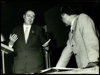 Giovanni Gronchi partecipa alla rassegna internazionale elettronica, nucleare e teleradiocinematografica tenutasi al Palazzo dei Congressi di Roma EUR dal 28 giugno al 15 luglio 1956