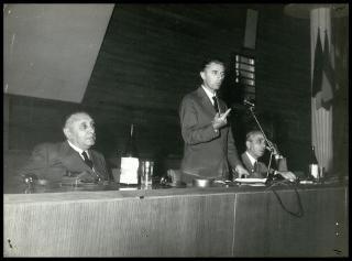 Giovanni Gronchi partecipa alla rassegna internazionale elettronica, nucleare e teleradiocinematografica tenutasi al Palazzo dei Congressi di Roma EUR dal 28 giugno al 15 luglio 1956