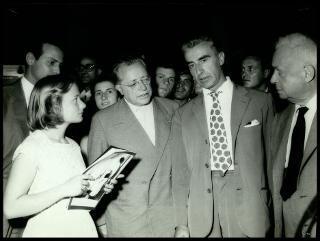 Giovanni Gronchi partecipa alla rassegna internazionale elettronica, nucleare e teleradiocinematografica tenutasi al Palazzo dei Congressi di Roma EUR dal 28 giugno al 15 luglio 1956