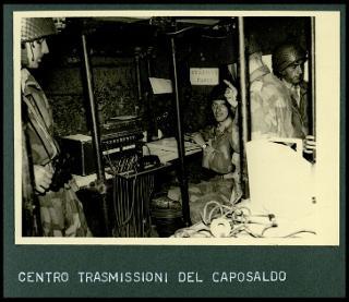 Giovanni Gronchi assiste all'esercitazione militare "Monte Bianco terzo" a Baraggia di Rovasenda il 29 luglio 1956