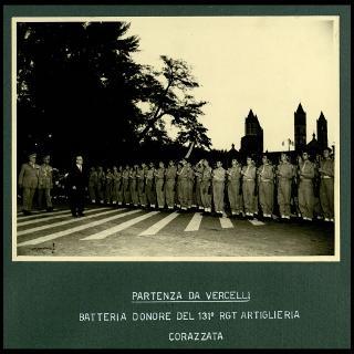 Giovanni Gronchi assiste all'esercitazione militare "Monte Bianco terzo" a Baraggia di Rovasenda il 29 luglio 1956
