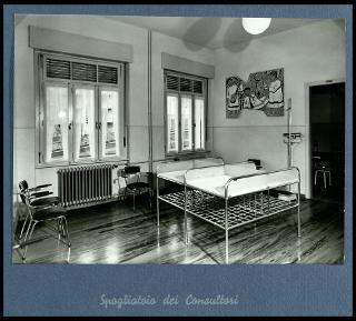 Giovanni Gronchi visita la Casa della madre e del bambino "Istria" dell'Opera nazionale per la protezione della maternità e dell'infanzia di Trieste
