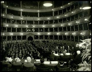 Giovanni Gronchi al VI Congresso nazionale della stampa italiana a Trieste