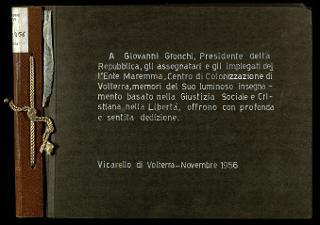 Giovanni Gronchi visita il Centro di colonizzazione di Vicarello di Volterra nel novembre 1956