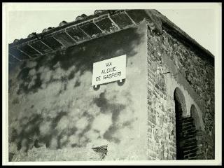 Giovanni Gronchi visita il Centro di colonizzazione di Vicarello di Volterra nel novembre 1956