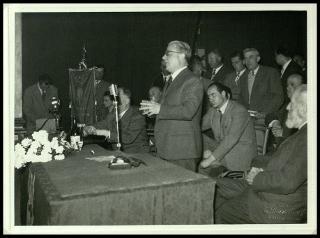Giovanni Gronchi visita il Centro di colonizzazione di Vicarello di Volterra nel novembre 1956