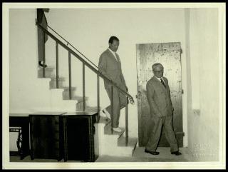 Giovanni Gronchi visita il Centro di colonizzazione di Vicarello di Volterra nel novembre 1956