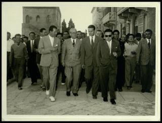 Giovanni Gronchi visita il Centro di colonizzazione di Vicarello di Volterra nel novembre 1956
