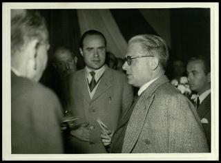 Giovanni Gronchi visita il Centro di colonizzazione di Vicarello di Volterra nel novembre 1956