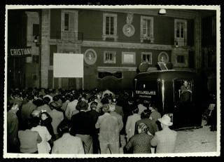 Proiezioni con il cinemobile nel 1956