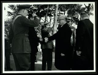 Giovanni Gronchi visita l'Accademia navale di Livorno in occasione del 75° anniversario dell'Istituto