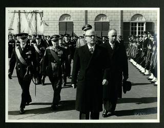 Giovanni Gronchi visita l'Accademia navale di Livorno in occasione del 75° anniversario dell'Istituto