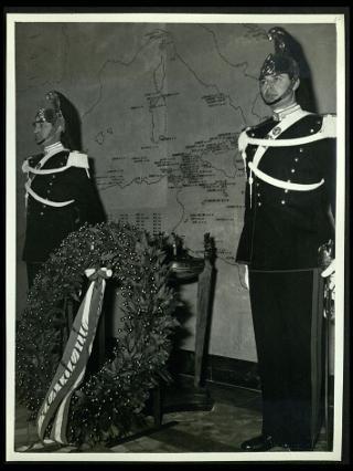 Giovanni Gronchi visita l'Accademia navale di Livorno in occasione del 75° anniversario dell'Istituto