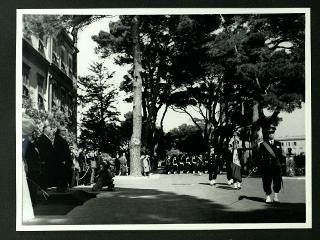 Giovanni Gronchi visita l'Accademia navale di Livorno in occasione del 75° anniversario dell'Istituto