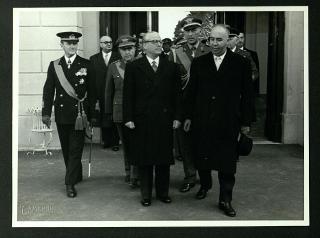 Giovanni Gronchi visita l'Accademia navale di Livorno in occasione del 75° anniversario dell'Istituto