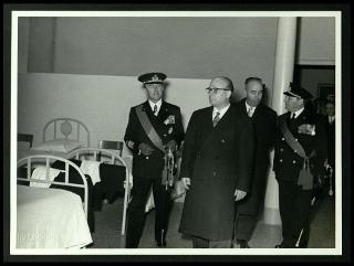 Giovanni Gronchi visita l'Accademia navale di Livorno in occasione del 75° anniversario dell'Istituto