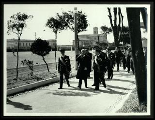 Giovanni Gronchi visita l'Accademia navale di Livorno in occasione del 75° anniversario dell'Istituto