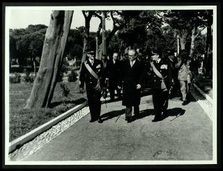 Giovanni Gronchi visita l'Accademia navale di Livorno in occasione del 75° anniversario dell'Istituto