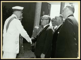 Giovanni Gronchi visita l'Accademia aeronautica di Nisida