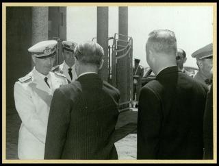 Giovanni Gronchi visita l'Accademia aeronautica di Nisida