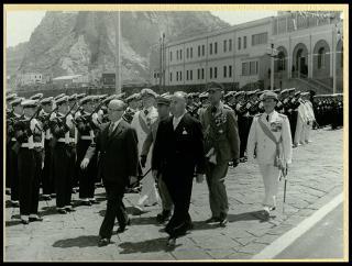 Giovanni Gronchi visita l'Accademia aeronautica di Nisida