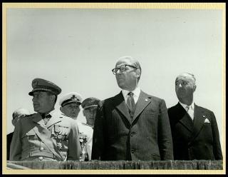 Giovanni Gronchi visita l'Accademia aeronautica di Nisida