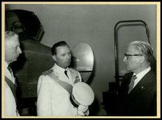 Giovanni Gronchi visita l'Accademia aeronautica di Nisida