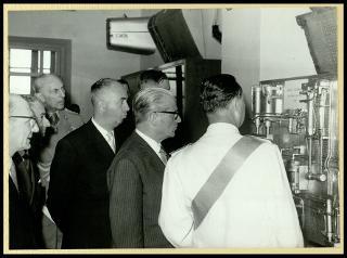 Giovanni Gronchi visita l'Accademia aeronautica di Nisida