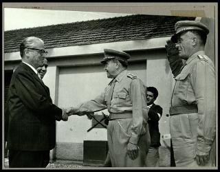 Giovanni Gronchi a Brunico visita i reparti che partecipano alle grandi manovre alpine "Latemar 2"