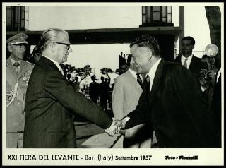 Giovanni Gronchi visita la XXI Fiera del Levante di Bari