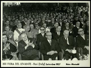 Giovanni Gronchi visita la XXI Fiera del Levante di Bari