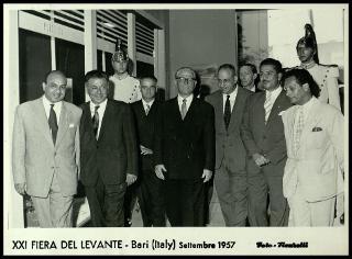 Giovanni Gronchi visita la XXI Fiera del Levante di Bari
