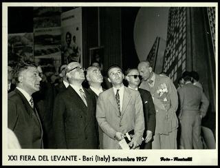 Giovanni Gronchi visita la XXI Fiera del Levante di Bari