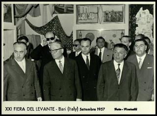 Giovanni Gronchi visita la XXI Fiera del Levante di Bari