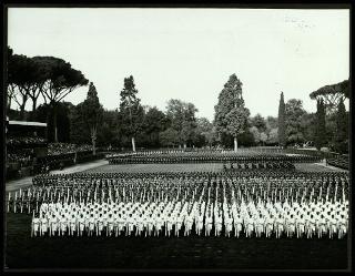 Giovanni Gronchi alla festa della Polizia nel 105° annuale del Corpo delle guardie di P.S. in Piazza di Siena a Roma