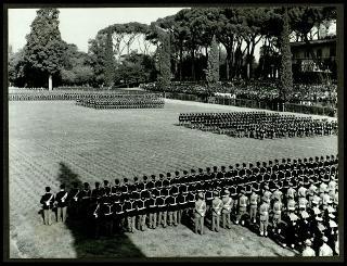 Giovanni Gronchi alla festa della Polizia nel 105° annuale del Corpo delle guardie di P.S. in Piazza di Siena a Roma