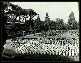 Giovanni Gronchi alla festa della Polizia nel 105° annuale del Corpo delle guardie di P.S. in Piazza di Siena a Roma
