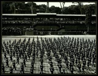 Giovanni Gronchi alla festa della Polizia nel 105° annuale del Corpo delle guardie di P.S. in Piazza di Siena a Roma