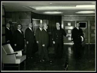 Giovanni Gronchi visita la "Cristoforo Colombo" a Genova