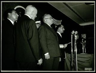 Giovanni Gronchi visita la "Cristoforo Colombo" a Genova