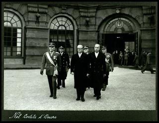 Giovanni Gronchi visita il Palazzo dell'Arsenale di Torino, sede delle Scuole di applicazione d'arma in occasione dell'inaugurazione dell'Anno accademico 1957-58