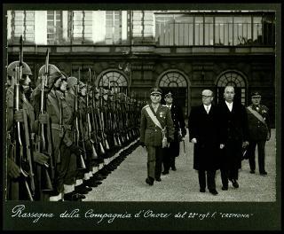 Giovanni Gronchi visita il Palazzo dell'Arsenale di Torino, sede delle Scuole di applicazione d'arma in occasione dell'inaugurazione dell'Anno accademico 1957-58
