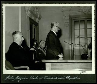 Giovanni Gronchi visita il Palazzo dell'Arsenale di Torino, sede delle Scuole di applicazione d'arma in occasione dell'inaugurazione dell'Anno accademico 1957-58